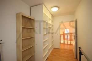 walking closet - For rent 4 bedroom, 180 sqm house Prague 6 - Nebusice 