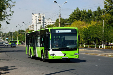 Taškentské autobusy přejdou na nástup u předních dveří