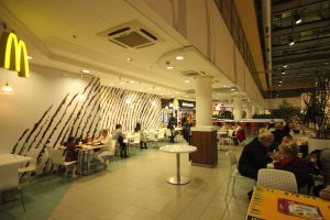 McDonald's v obchodním centru Flora v Praze