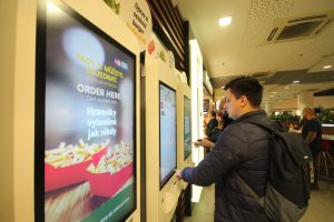 McDonald's v obchodním centru Flora v Praze
