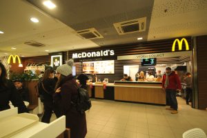 McDonald's v obchodním centru Flora v Praze
