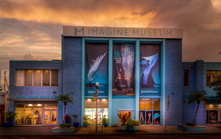 Muzeum Imagine Museum na adrese 1901 Central Ave. bylo otevřeno v lednu 2018.