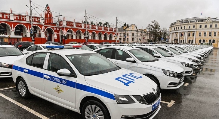Kalugští policisté dostali 60 nových služebních automobilu 1
