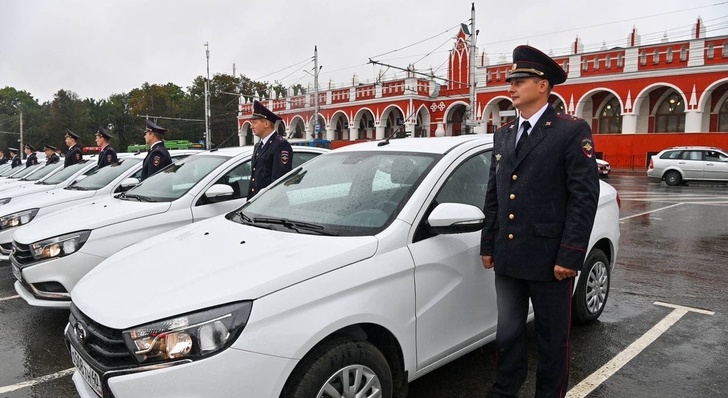 Kalugští policisté dostali 60 nových služebních automobilů 2