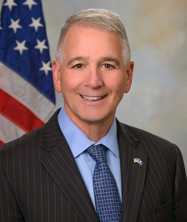 Kongresman Ralph Abraham, MD, R-Alto, v úterý oznámil, že Louisiana Tech University obdrží grant ve výši 1,2 milionu USD od National Science Foundation na podporu výuky informatiky v severní Louisianě. „Dlouho jsem podporoval výuku kvalitního STEM vzdělávání na našich středních školách s cílem připravit mladé lidi ze severní Louisiany na vysoce poptávané práce,“ řekl Abraham. „Máme jedny z nejbystřejších studentů v zemi a jsem rád, že tyto programy vytvářejí infrastrukturu nezbytnou k jejich vzdělávání a udržení právě tady doma.“ Tento projekt na Louisianské technické univerzitě zahrnuje partnerství s Národním integrovaným výzkumným střediskem pro kybernetickou výchovu a šesti školními okresy s vysokou potřebou (farnost Bienville, farnost Caddo, farnost Lincoln, farnost Ouachita, farnost Richland a farnost Winn). Mezi pětileté cíle projektu patří nábor, příprava a udržení 20 STEM učitelů, kteří jsou vysoce vyškoleni v principech počítačové vědy a kteří budou učit na vysoce potřebných středních školách v severní Louisianě.