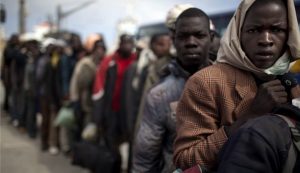 Afričani emigrují do Evropy, co na to Evropa?