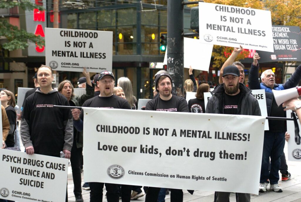 Občanská komise za lidská práva CCHR požaduje, aby psychiatři přestali označovat běžné dětské chování za duševní chorobu