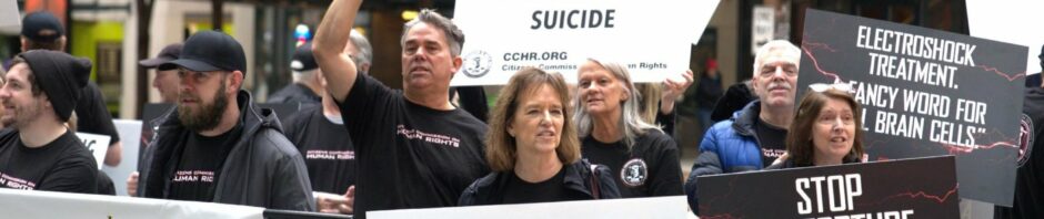 Protestující z CCHR požadují, aby Konvence Americké akademie dětské a adolescentní psychiatrie ukončila elektrokonvulzivní terapii (ECT) a užívání nebezpečných drog u dětí.