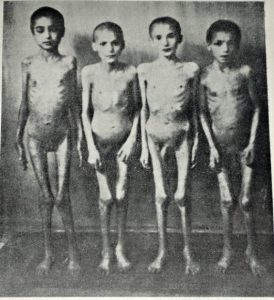 děti v koncentračním táboře Brzezinka foto se sbírek táborového SS lékaře Dr. Mengele