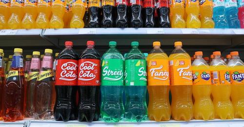 Ruská firma Očakovo představila novou řadu nealkoholických nápojů s názvy CoolCola, Fancy a Street, které mají nahradit značky Coca-Cola, Fanta a Sprite